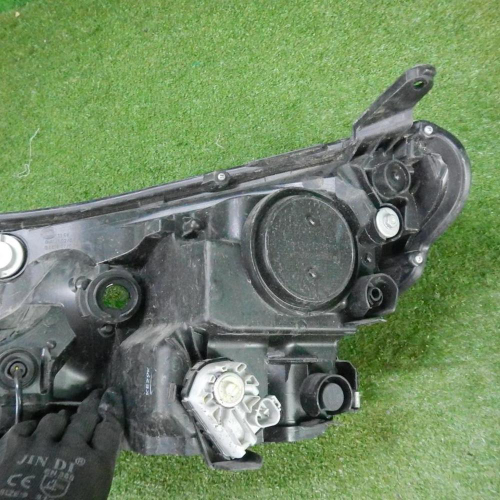 Фара правая Toyota RAV4 4 CA40 (2015-2019) LED (в пленке)