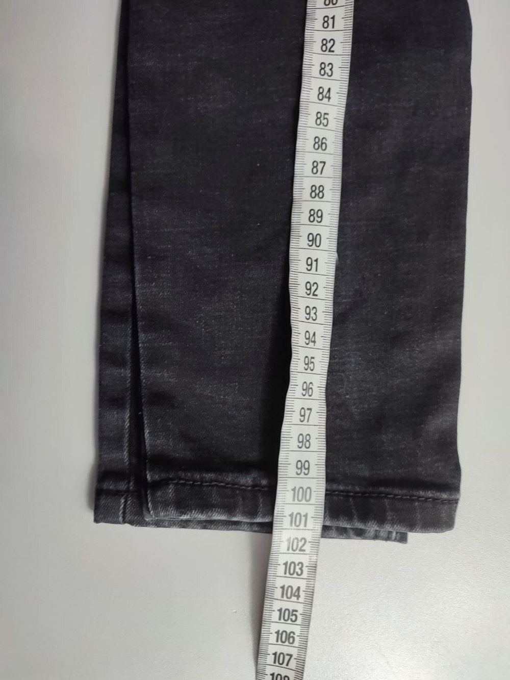 Джинсы с потертостями 44 размер