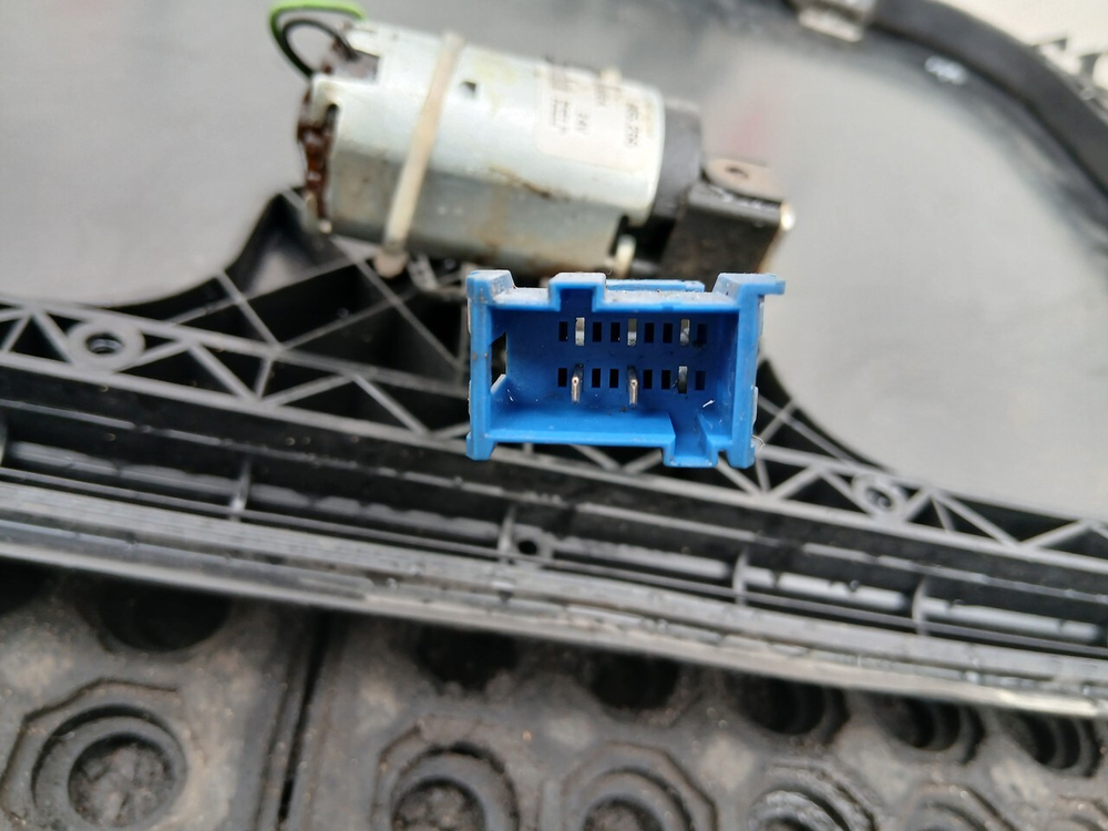 Люк в сборе