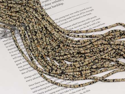 Нить бусин из далматиновой яшмы 3,3мм ("таблетка")