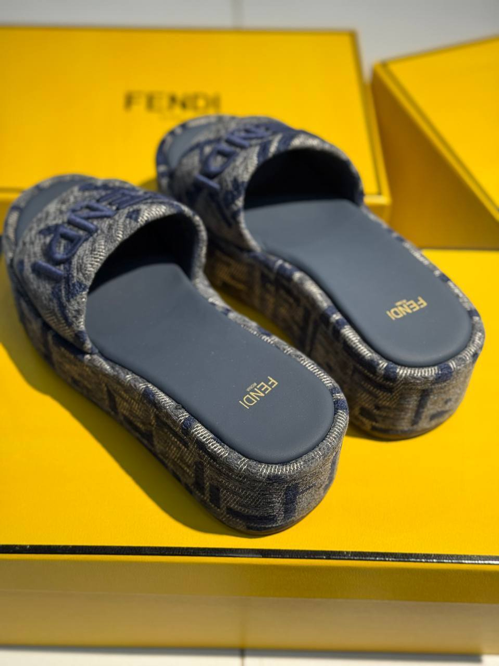 Шлепанцы Fendi