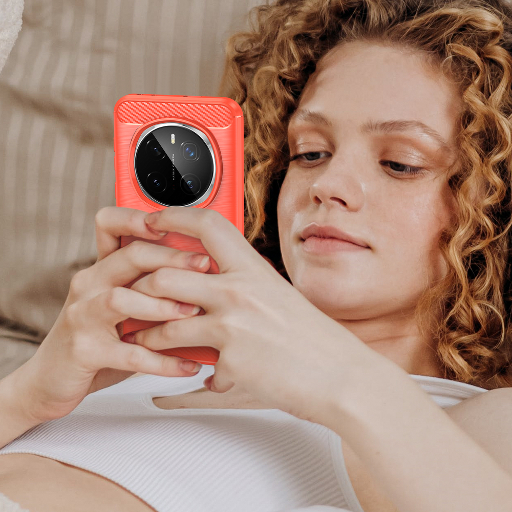 Чехол красного цвета с дизайном в стиле карбон на Honor Magic 7 Pro, мягкий отклик кнопок, серия Carbon от Caseport