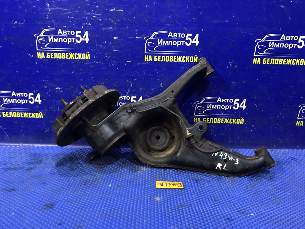 Ступица задняя левая MITSUBISHI CHARIOT 1994