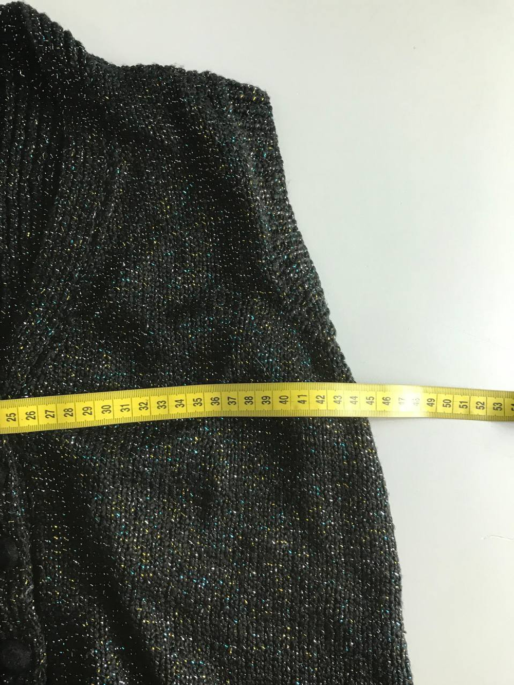 Жилетка с блестящей ниткой, визуально на 46 размер