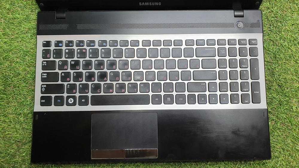 Ноутбук Samsung AMD A6/5 Gb/HD 7400M 1Gb/ NP305V5A-S0ARU/ Windows 7