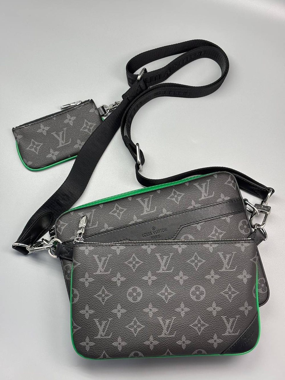Сумка-мессенджер Louis Vuitton