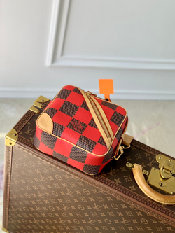 Louis Vuitton Chess Messenger