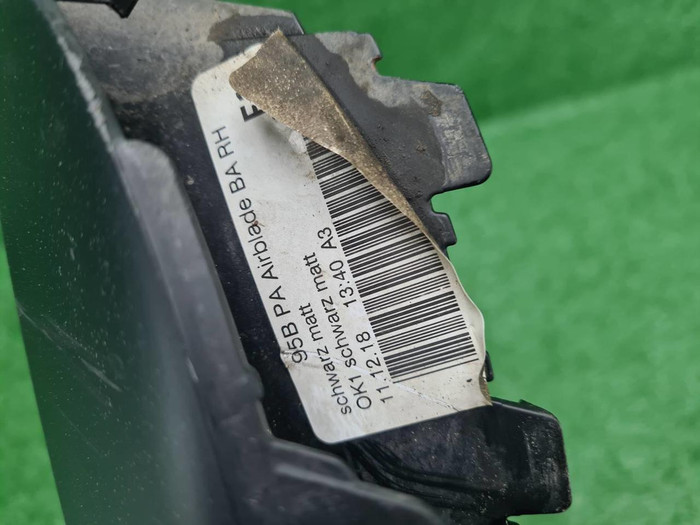 Накладка переднего бампера Porsche Macan 95b 18-21