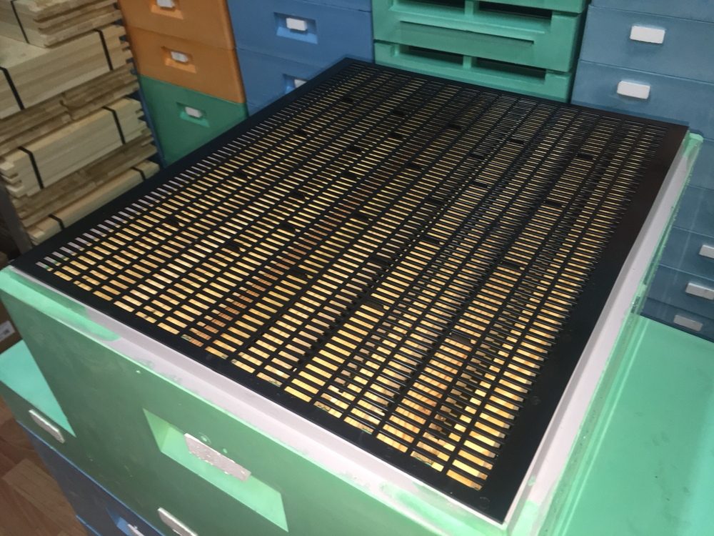 Решетка разделительная Нижегородец с выступами на 10 рамок пластмассовая