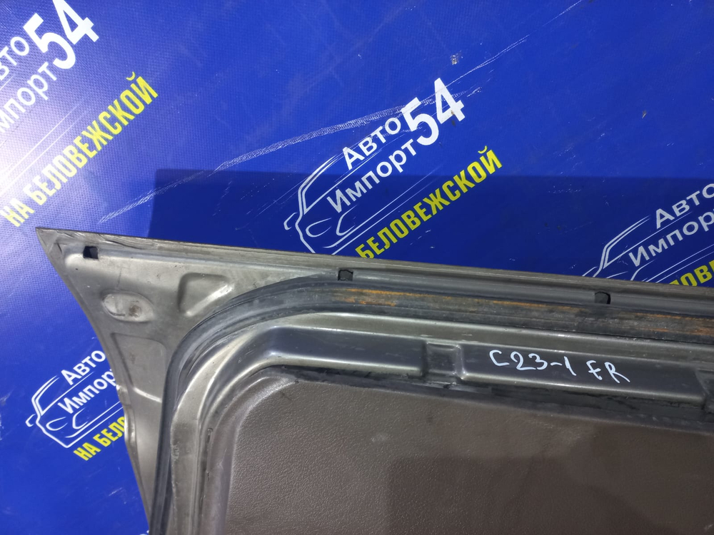 Дверь передняя правая NISSAN SERENA 1991