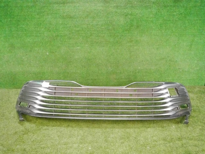 Решетка переднего бампера Toyota Camry xv70 (2017-2021)