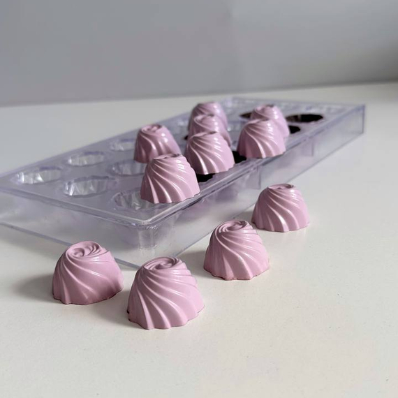 111 | Форма для шоколадных конфет (275*135 мм)