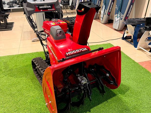 Надежный снегоуборщик Honda HSS 970 для частного дома