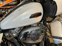 Harley-Davidson Road Glide 117, 2024 Onyx White/CHROME Trim