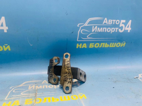 Петля двери передней правой TOYOTA CAMRY 1992