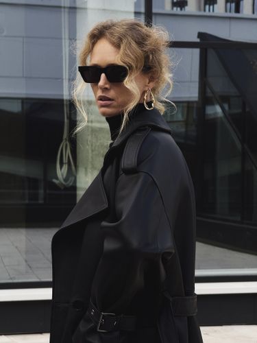 Черный кожаный тренч