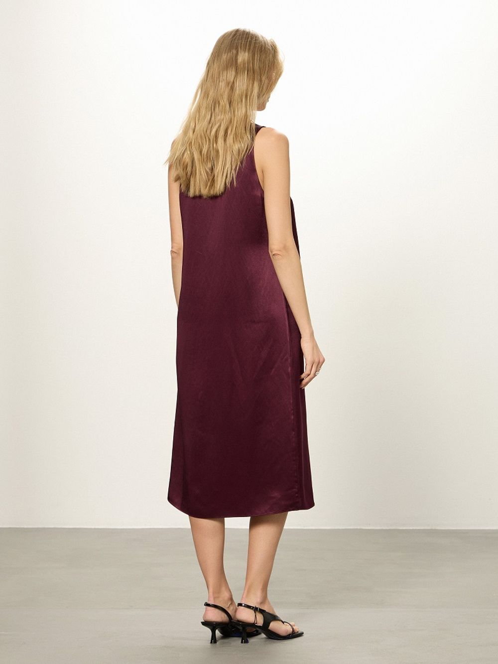 Платье бордо атлас