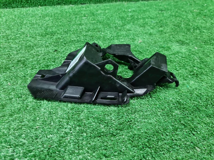 Кронштейн ПТФ правый Volvo S90 2 (2020-н.в.)