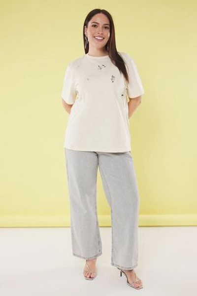 Бежевый с цветочной вышивкой, вязаная футболка больших размеров TBBSS25BF00024