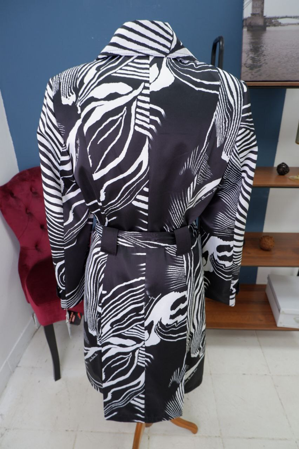 Плащ Стройная линия черно-белый 46 размер, новый