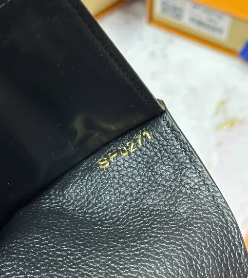 Обложка для паспорта Louis Vuitton Monogram Empreinte черный