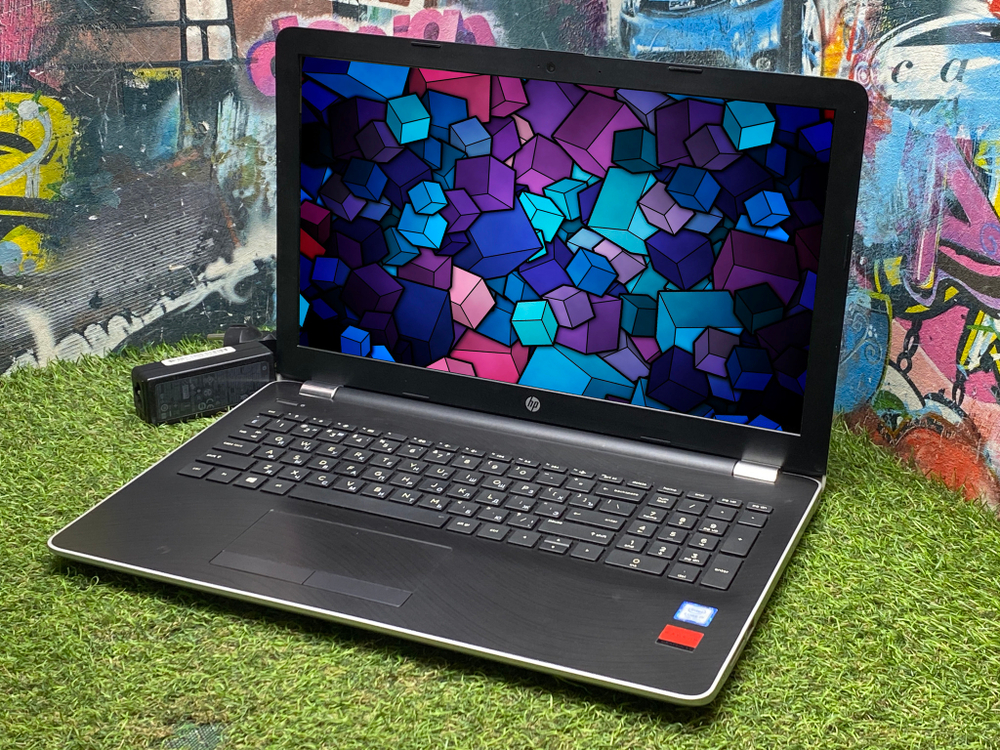 Ноутбук HP i7-7/8GB/1TB/Radeon 530/ 15-bs085ur[1vh79ea]/Windows 10