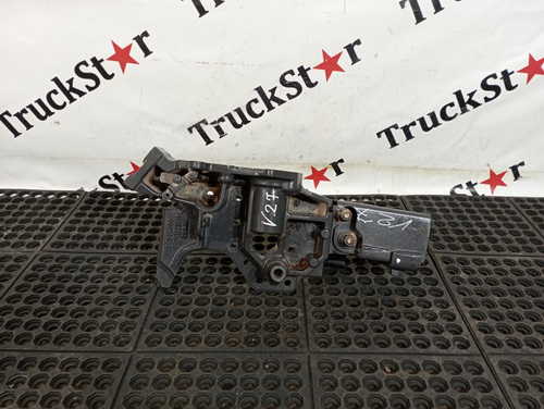 Кронштейн буксировочный правый 2017г.