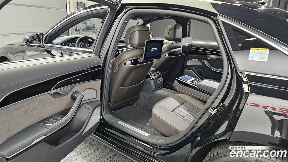 Audi A8 (D5) 55 TFSI Quattro LWB (12.2021)