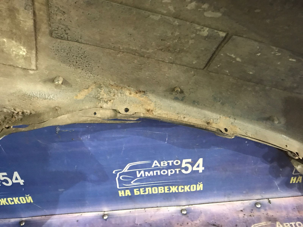 Крыло переднее левое NISSAN MISTRAL 1997