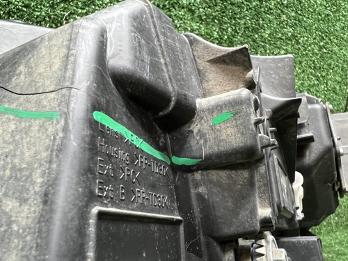Битая Фара правая Land Cruiser 300 (21-нв) LED