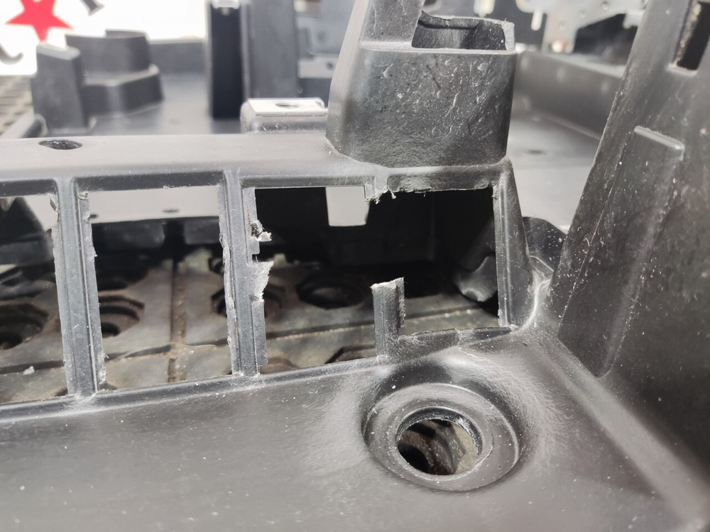 Кронштейн крепления торпедо