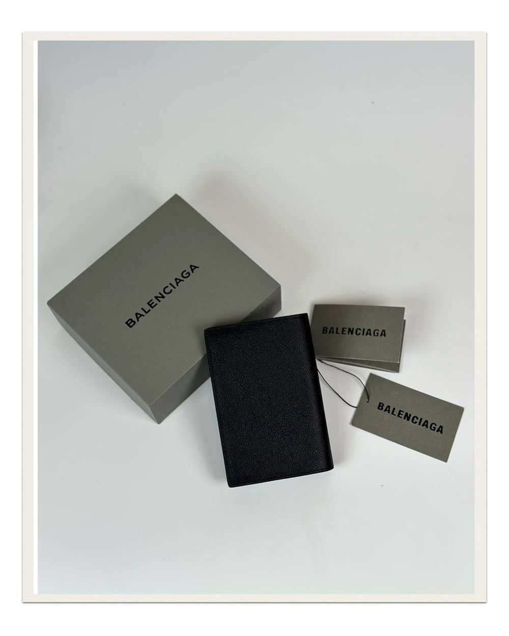 Обложка Balenciaga