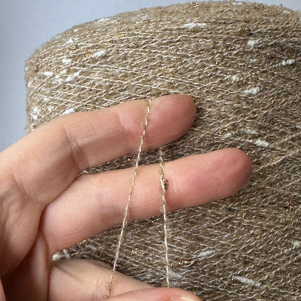 VOICE - Ri.Go; 45% альпака, 19% меринос, 17% п/а, 19% люрекс; 650м/100гр; Букле мелкое, col. 23136, цвет: бежевый с белыми и золотистыми шишками