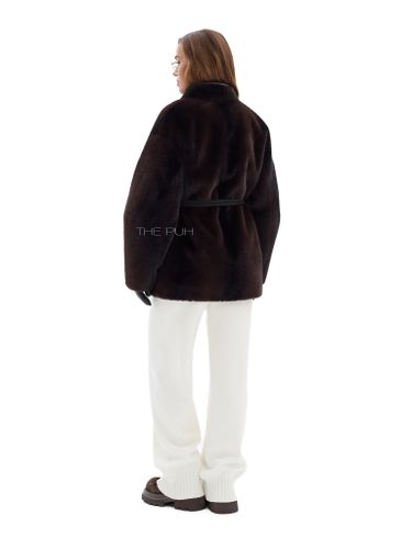 Темно-шоколадная шуба из эко-меха с поясом