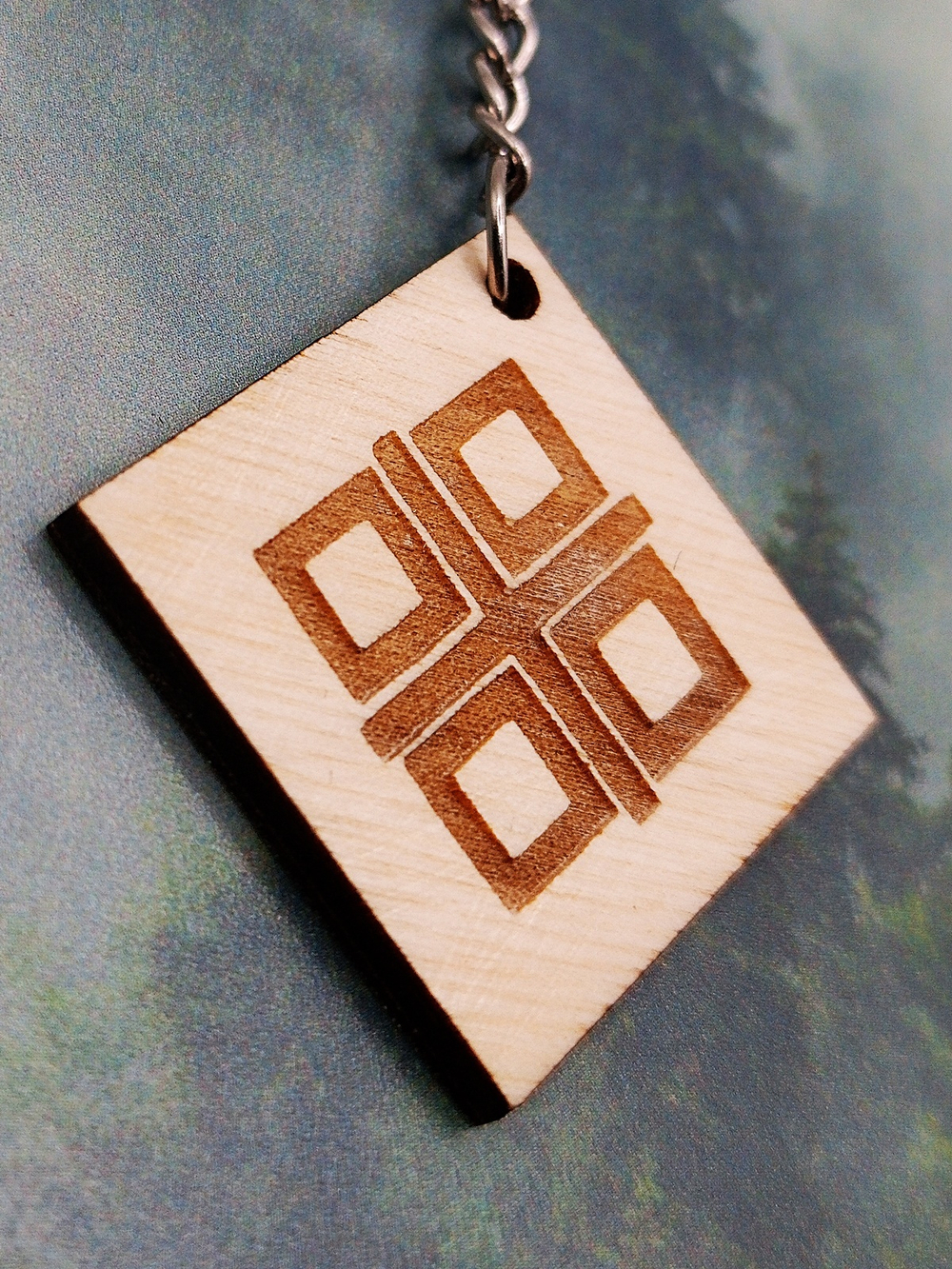 Брелок из дерева Макошь