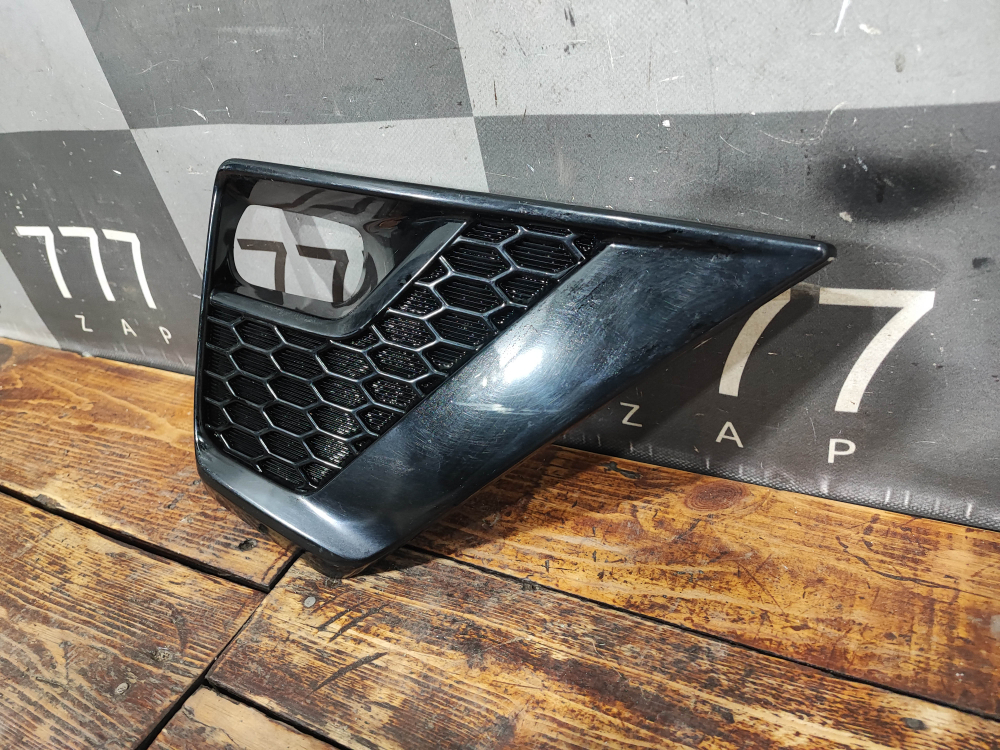 Накладка ПТФ передняя правая Toyota Land Cruiser Prado 150 20-нв Б/У Оригинал 52030WQ010