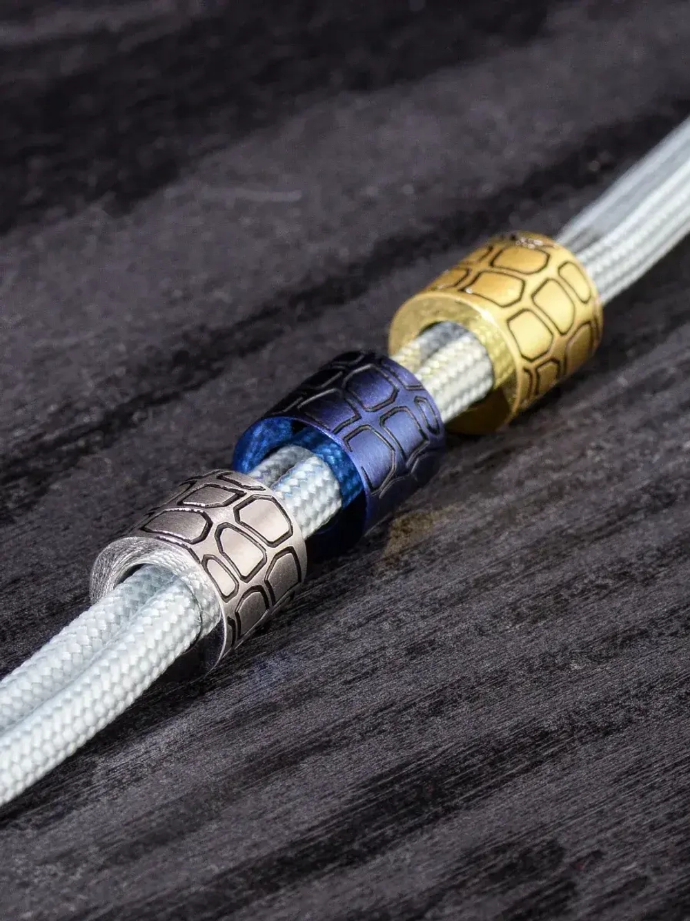 Бусины цветные «Камень» из нержавеющей стали с лазерной гравировкой