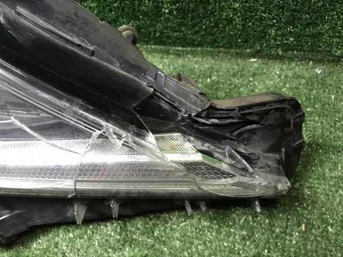 Битая Фара правая Toyota Camry xv70 (17-нв) LED