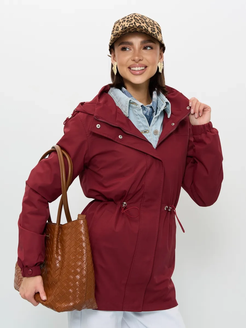 Ветровка с капюшоном удлиненная