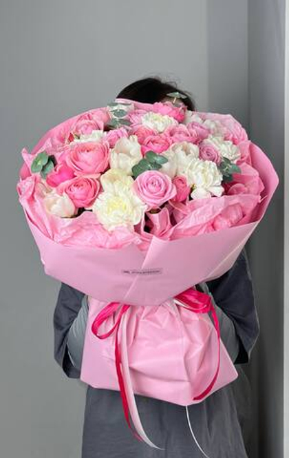 Нежнейший букет с тюльпаном и роз