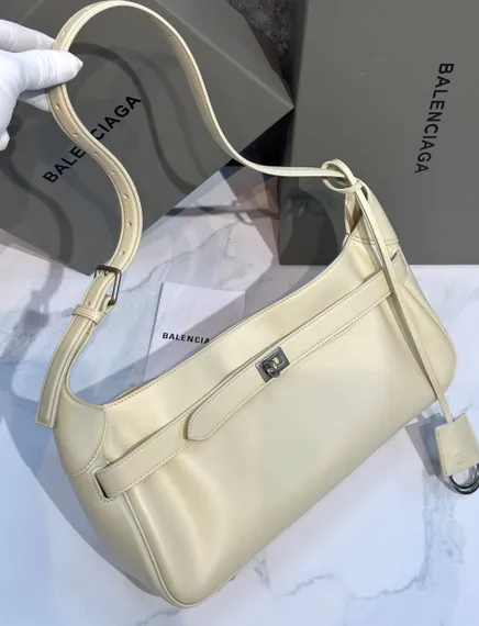 Сумка BALENCIAGA Bel Air Small in Soya