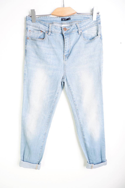 Джинсы Oodji для модных образов, маркировка 30, визуально на 46 размер