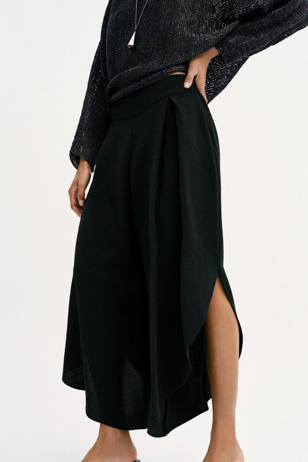 ZARA ШИРОКИЕ БРЮКИ С РАЗРЕЗАМИ, ЧЕРНЫЙ