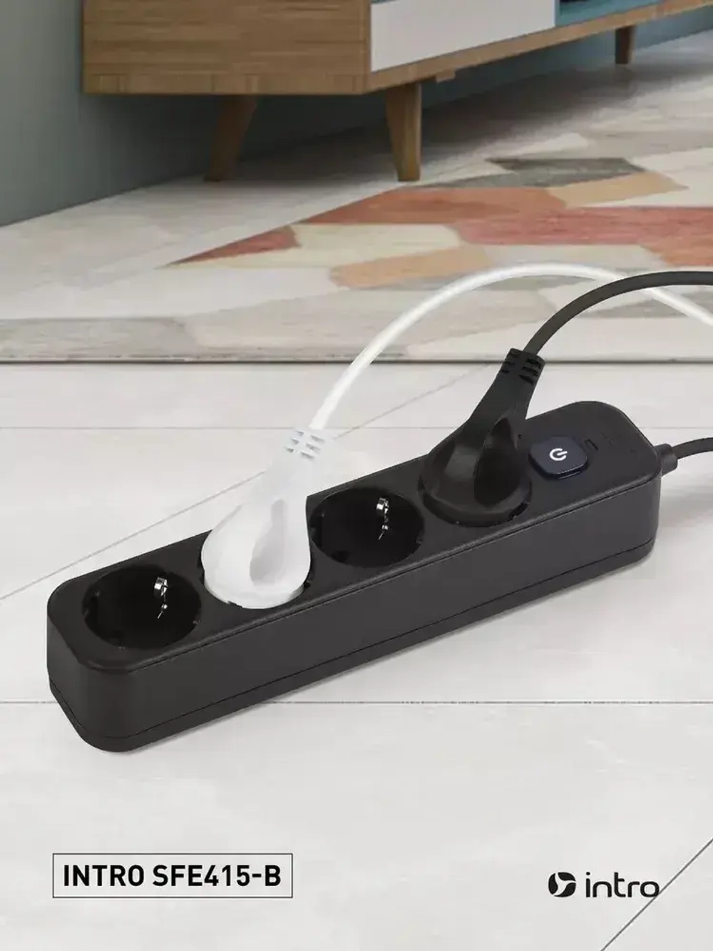 Сетевой фильтр Intro SFE415-B с базовой защитой с заземлением с выключателем 4 розетки 1,5м 10А черный / удлинитель сетевой 1,5м