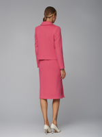 Женский розовый костюм с прямой юбкой