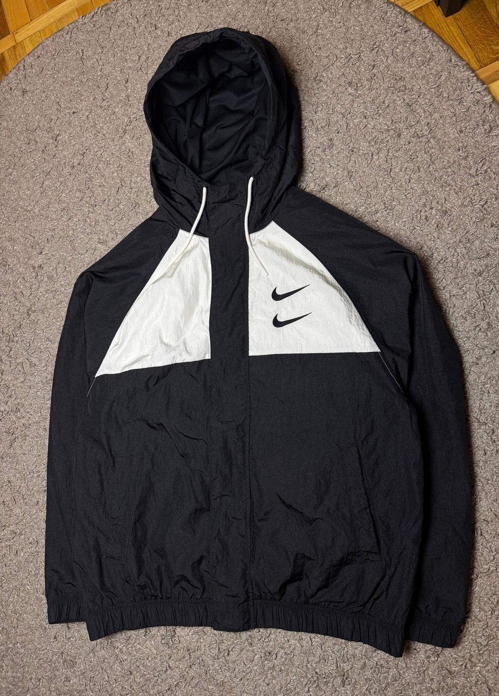 Ветровка Nike Swoosh