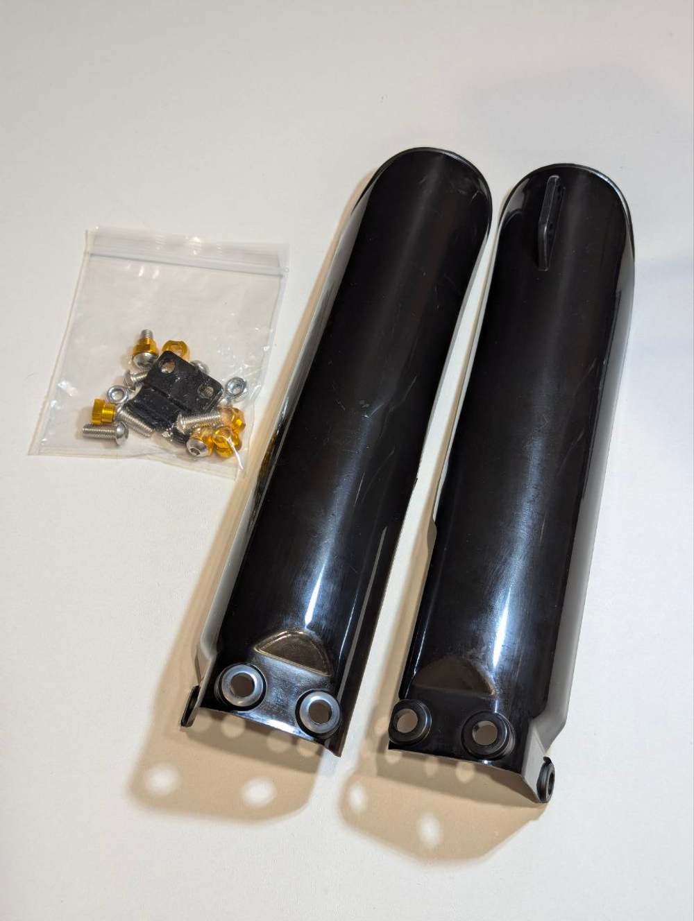 Пластик пера вилки. Защита вилки эндуро мотоцикла, питбайка 270мм