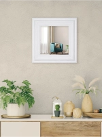 Миниатюрное настенное зеркало в раме 30*30 см