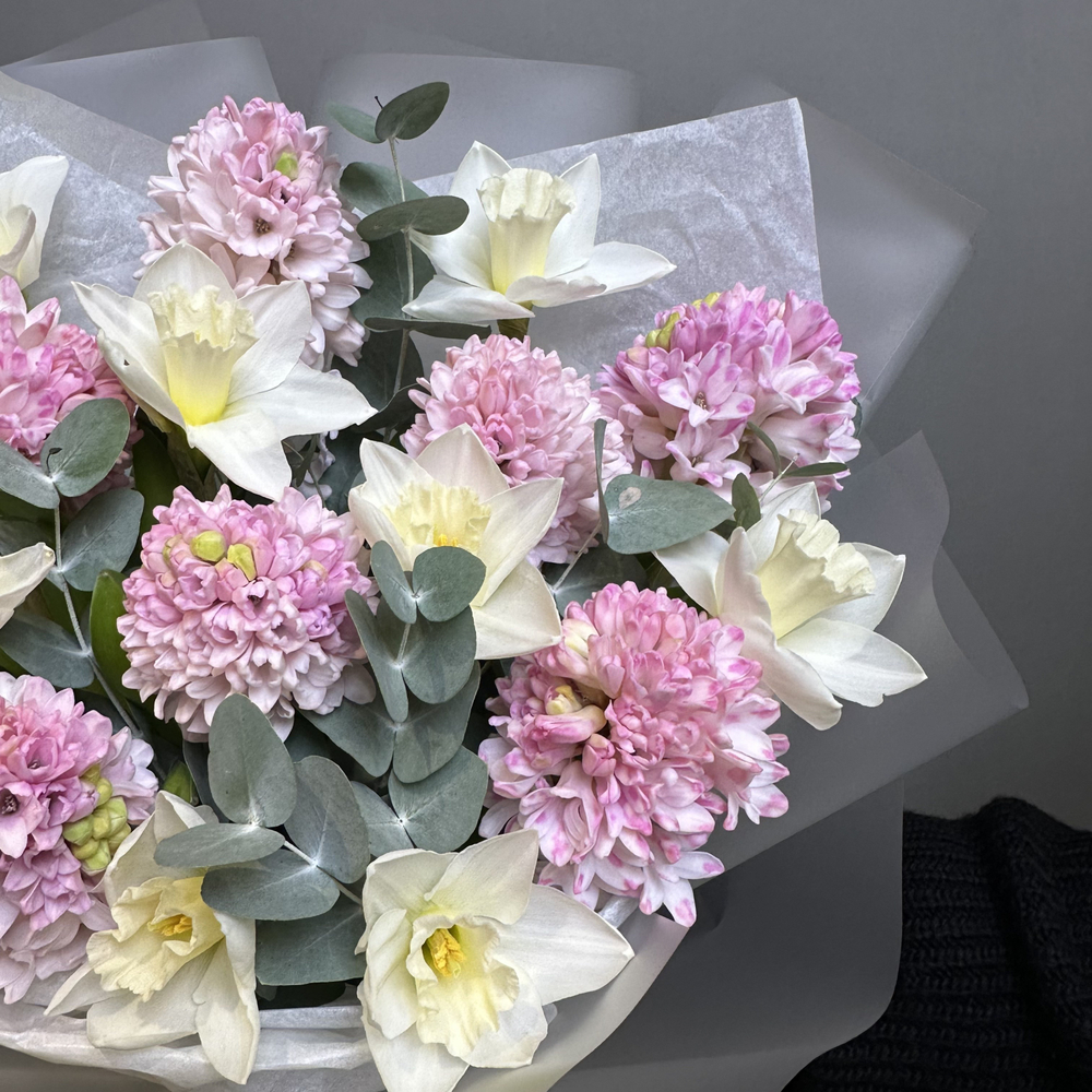 Букет "Баттерфляй" (нарциссы,гиацинты,эвкалипт)