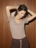 Футболка с глубоким вырезом